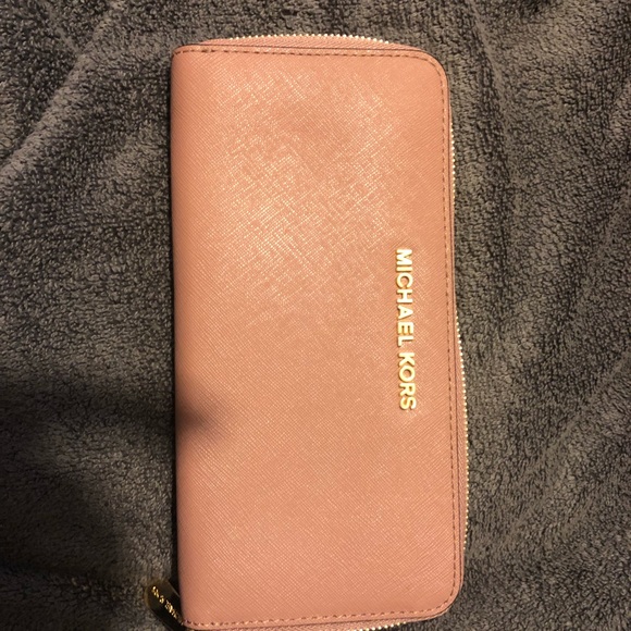 Mauve color authentic Michael Kors bag and wallet - Picture 5 of 6